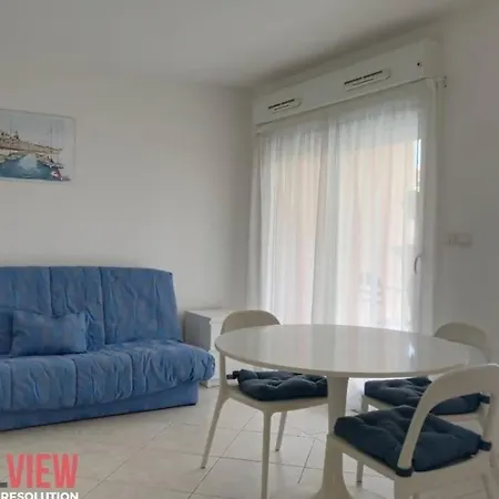 Beau Studio Au Centre Ville De Carqueiranne شقة