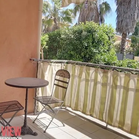 Beau Studio Au Centre Ville De Carqueiranne Appartement